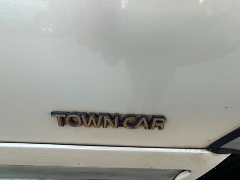 Used 1997 Lincoln Town Car Cartier image 25