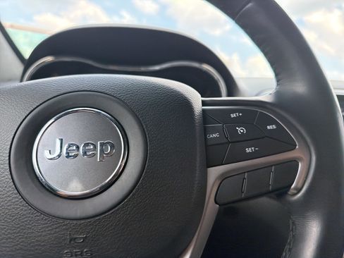 Used 2021 Jeep Grand Cherokee Laredo X RWD image 10