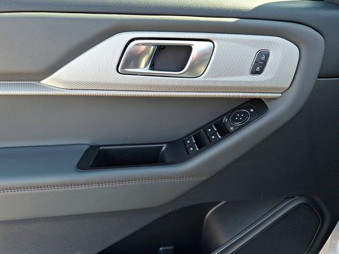 Certified 2025 Ford Explorer Active AWD/4WD image 15