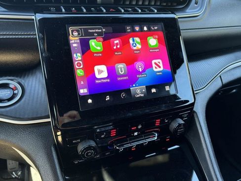 Used 2024 Jeep Grand Cherokee L Laredo image 23