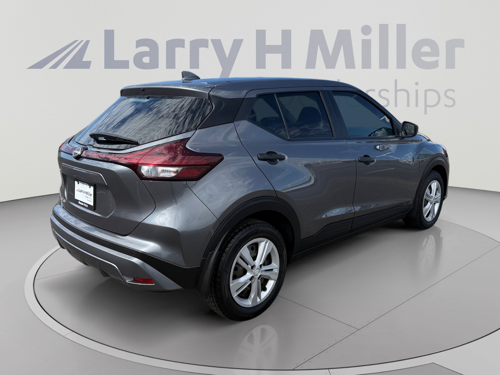 Used 2024 Nissan Kicks S FWD image 5