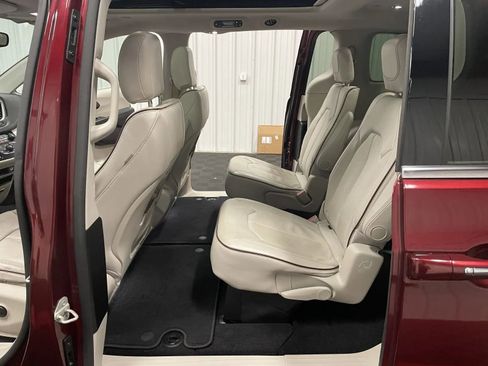 Used 2019 Chrysler Pacifica Limited w/ Tire & Wheel Group image 40