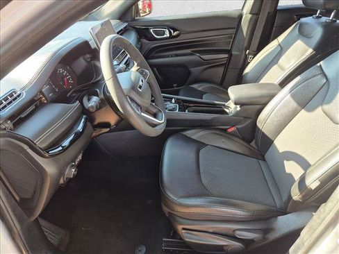 Used 2024 Jeep Compass Latitude w/ Convenience Group AWD/4WD image 15