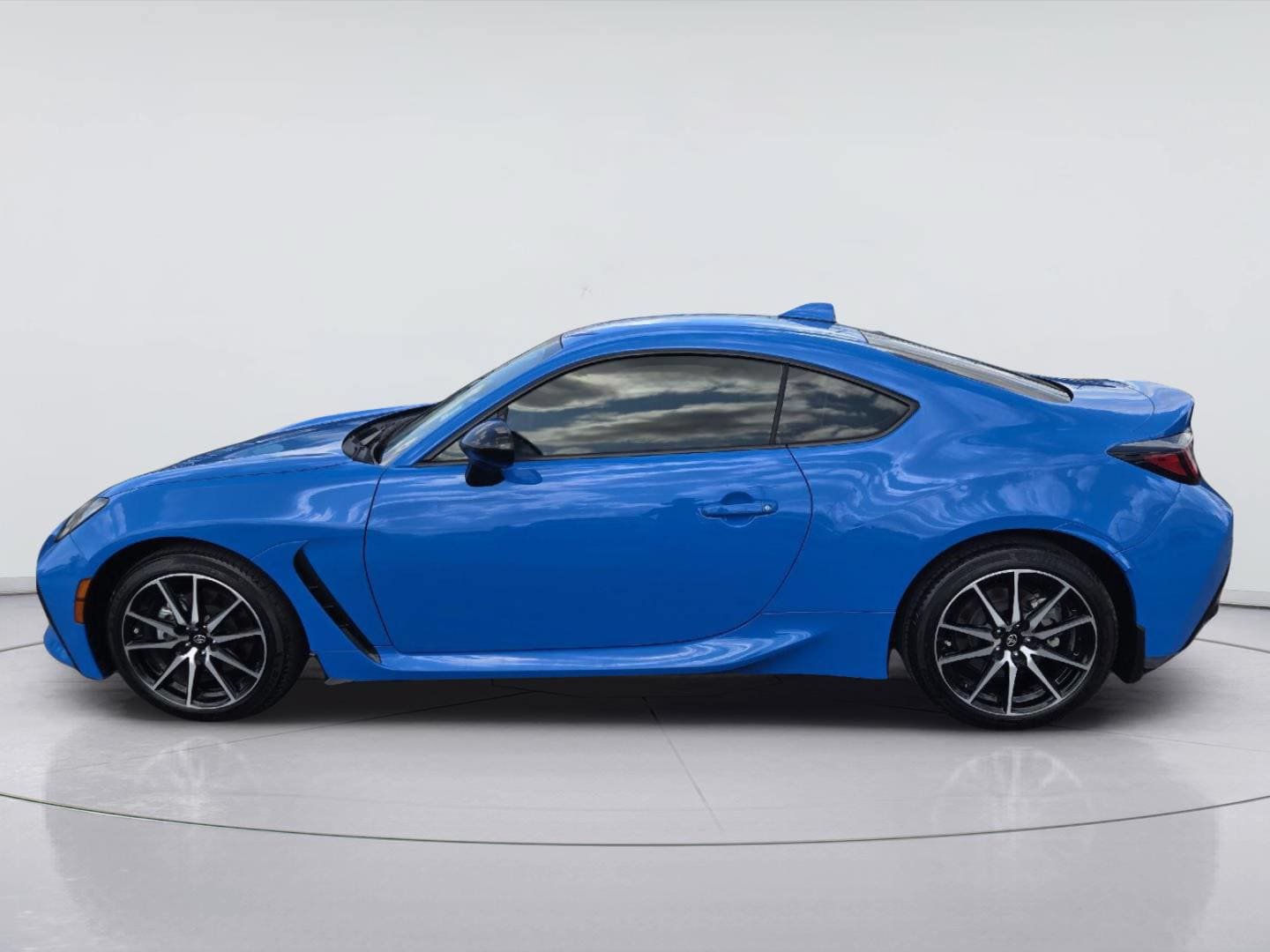 Used 2024 Toyota GR86 RWD image 5