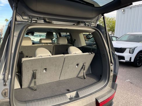 Used 2025 Hyundai Santa Fe SEL FWD image 32