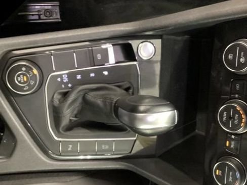 Used 2020 Volkswagen Tiguan SE R-Line AWD/4WD image 16