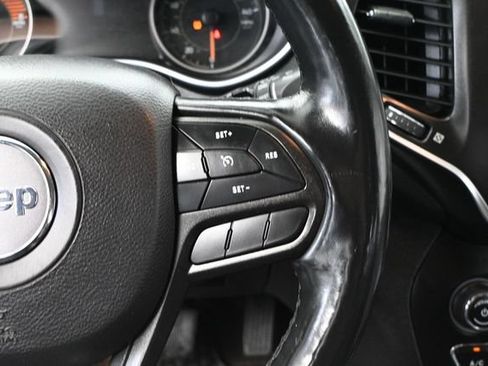 Used 2019 Jeep Cherokee Trailhawk w/ Comfort/Convenience Group AWD/4WD image 26