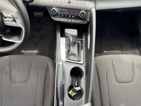 Used 2024 Hyundai Elantra SEL FWD image 11