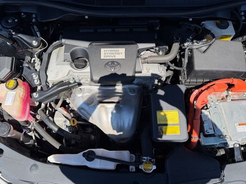 Used 2012 Toyota Camry XLE w/ Leather Pkg FWD image 30