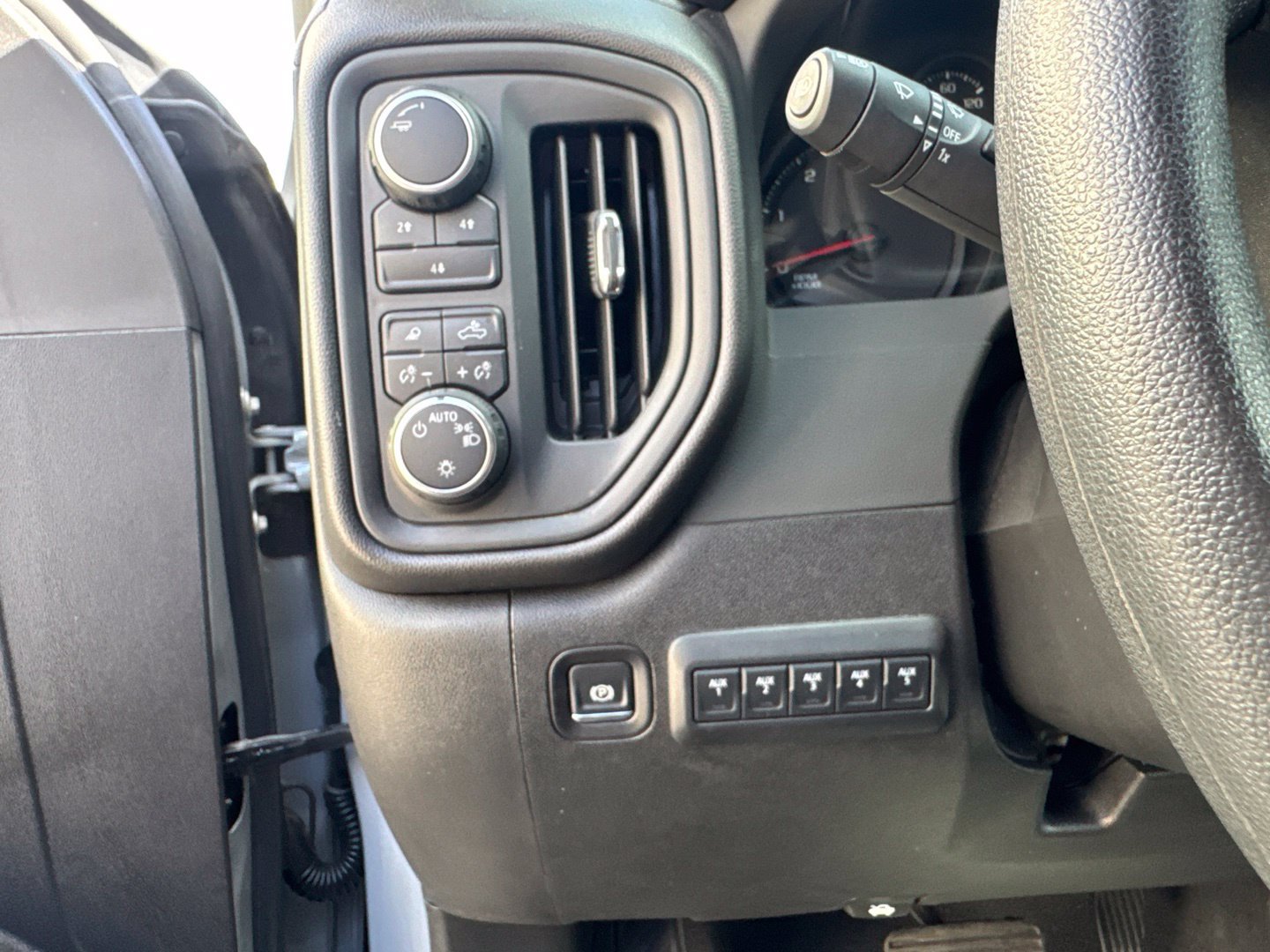 Used 2025 Chevrolet Silverado 2500 Custom w/ Custom Value Package AWD/4WD image 20