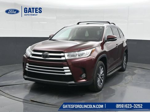 Used 2017 Toyota Highlander XLE AWD/4WD image 5