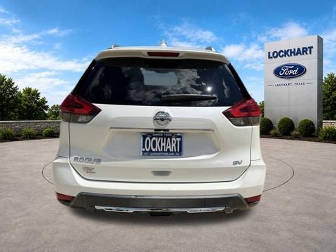 Used 2017 Nissan Rogue SV w/ SV Premium Package FWD image 6