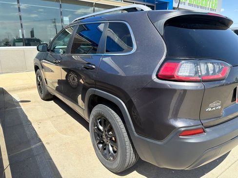 Used 2019 Jeep Cherokee Latitude Plus w/ Cold Weather Group AWD/4WD image 4