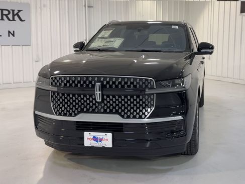 New 2025 Lincoln Navigator L Reserve AWD/4WD image 4