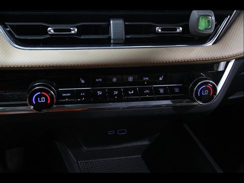 Used 2025 Chevrolet Equinox ACTIV w/ Safety and Technology Package FWD image 14