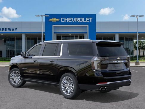 New 2026 Chevrolet Suburban High Country image 3