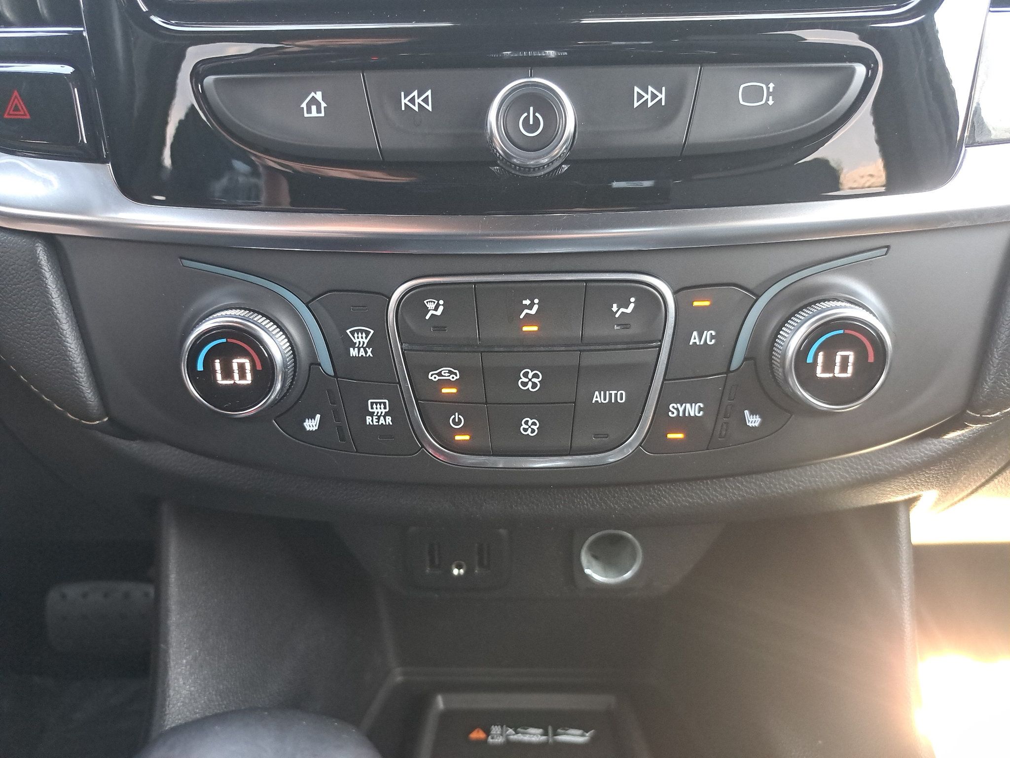 Used 2022 Chevrolet Traverse LT AWD/4WD image 22