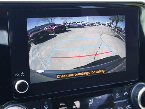 Used 2023 Toyota Highlander LE image 5