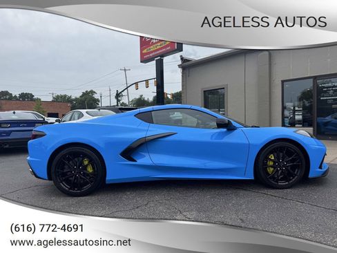 Used 2023 Chevrolet Corvette Stingray Coupe w/ 1LT RWD image 1