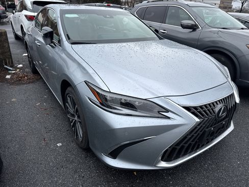 Used 2024 Lexus ES 300h w/ Premium Package image 2