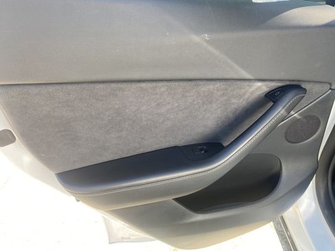 Used 2021 Tesla Model Y Long Range AWD/4WD image 18
