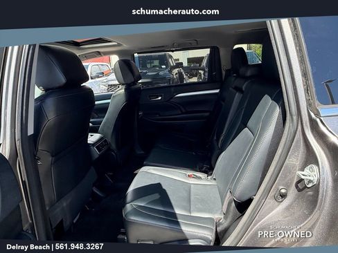Used 2018 Toyota Highlander XLE FWD image 12