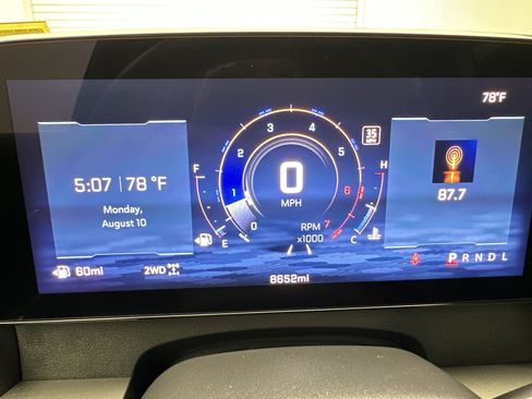 Certified 2025 Chevrolet Traverse LT w/ Sun and Wheel Package AWD/4WD image 12