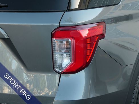 Used 2022 Ford Explorer XLT w/ Equipment Group 202A image 5