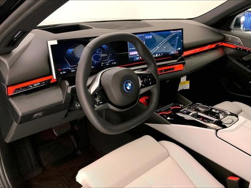 New 2026 BMW i5 eDrive40 w/ Premium Package AWD/4WD image 4