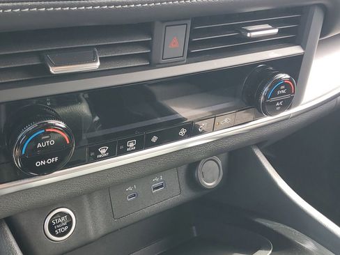 Certified 2023 Nissan Rogue SV image 34