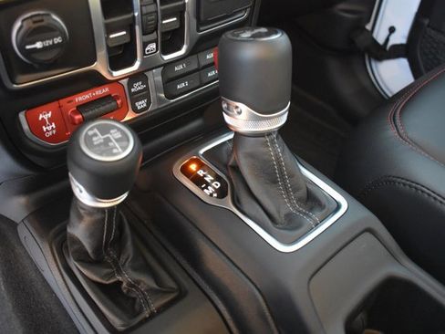 Used 2025 Jeep Wrangler Unlimited Rubicon image 28