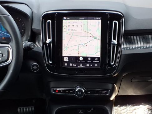 Certified 2023 Volvo XC40 B5 Plus w/ Climate Package AWD/4WD image 15