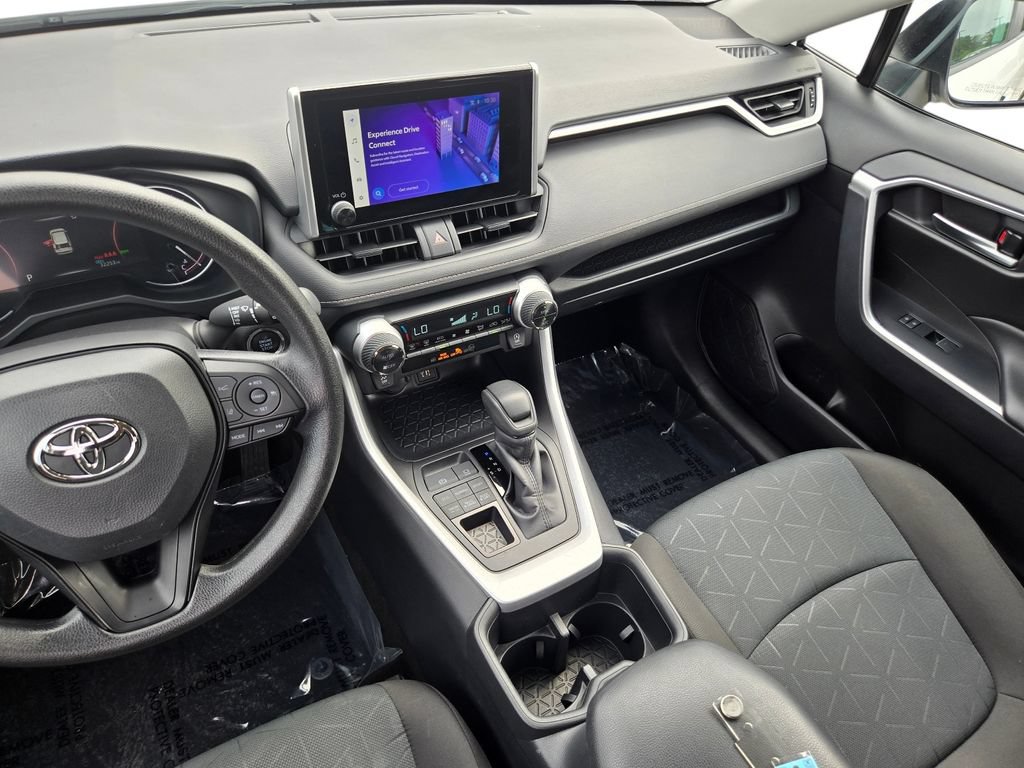 Used 2025 Toyota RAV4 XLE AWD/4WD image 20