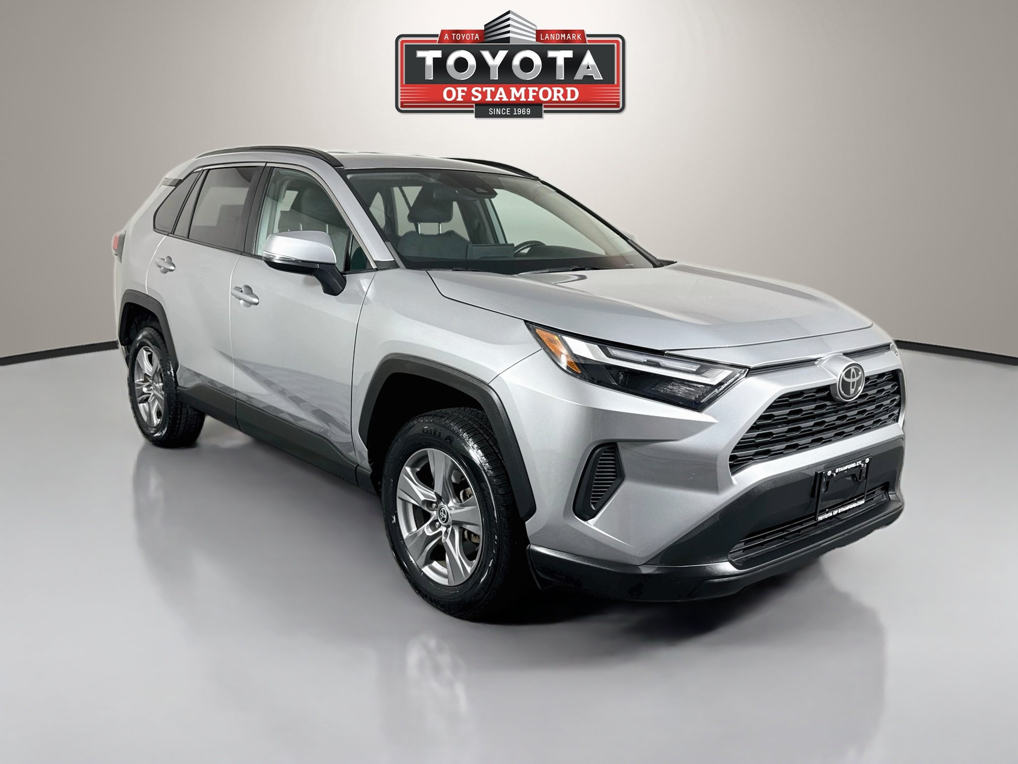 Used 2022 Toyota RAV4 XLE AWD/4WD image 1