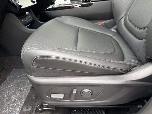 New 2025 Hyundai Tucson Limited image 17