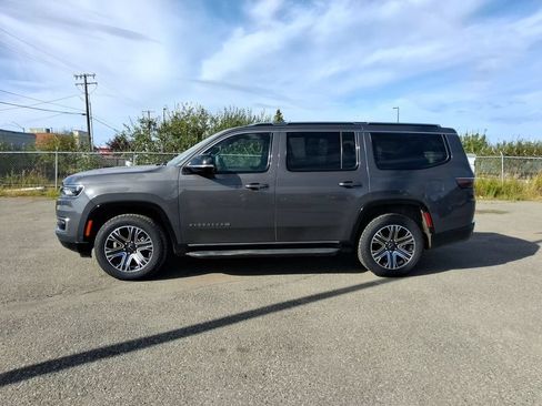 Certified 2025 Jeep Wagoneer Series II w/ 8-Passenger Seating Package AWD/4WD image 5