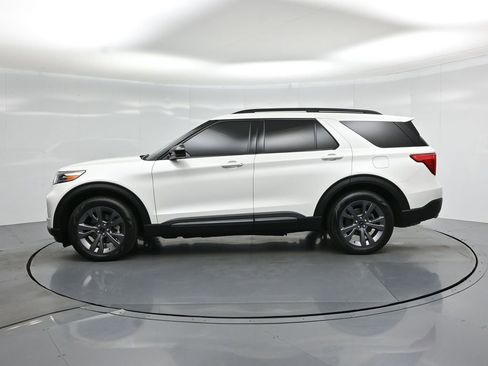 Used 2023 Ford Explorer XLT w/ Equipment Group 202A RWD image 28