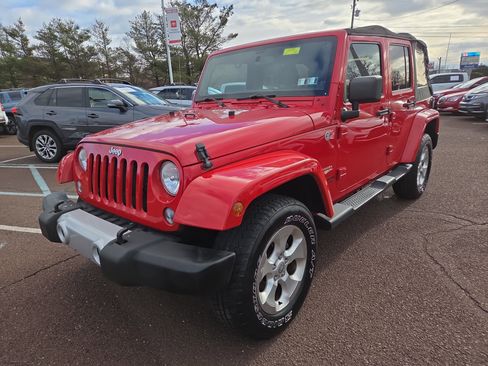 Used 2014 Jeep Wrangler Unlimited Sahara w/ Connectivity Group image 7