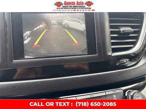 Used 2019 Chrysler Pacifica Touring-L image 38