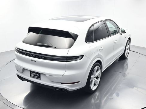 Certified 2025 Porsche Cayenne Turbo AWD/4WD image 41