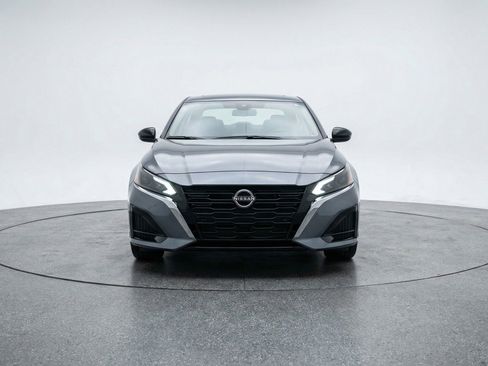 Used 2025 Nissan Altima 2.5 SV image 2