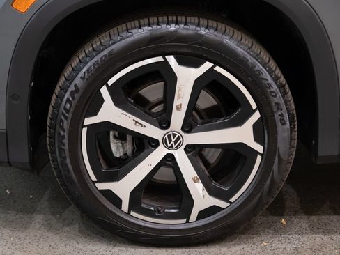 Used 2025 Volkswagen Tiguan SE w/ Panoramic Sunroof Package AWD/4WD image 10