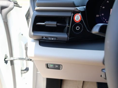 New 2025 Porsche Macan Electric image 36