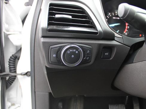 Used 2015 Ford Fusion SE w/ Equipment Group 201A FWD image 19
