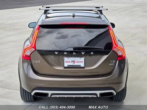Used 2016 Volvo V60 T5 Cross Country w/ Convenience Package image 7