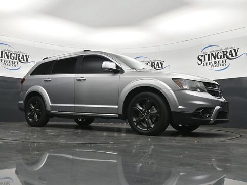 Used 2018 Dodge Journey Crossroad w/ Nav & Sun Group FWD image 17