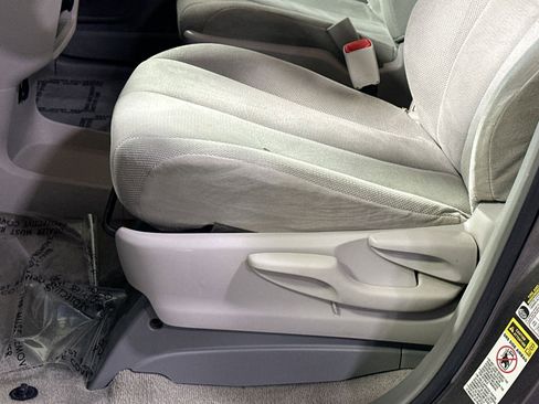 Used 2013 Toyota Sienna L w/ Towing Pkg image 14
