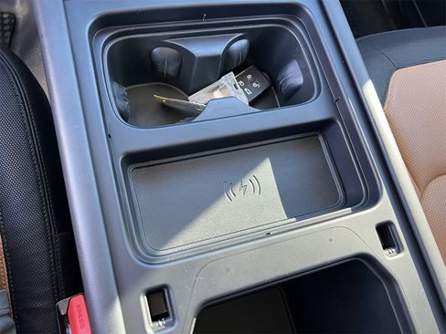 Used 2023 Land Rover Defender 110 X-Dynamic SE image 19