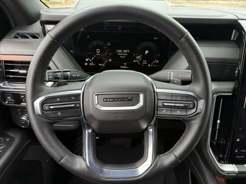 Used 2025 GMC Yukon XL Denali AWD/4WD image 16
