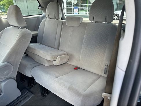 Used 2020 Toyota Sienna LE image 40
